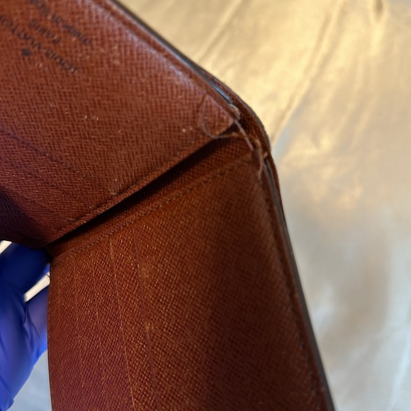 Louis Vuitton - Unisex Mono Bifold Wallet - Picture 8 of 15